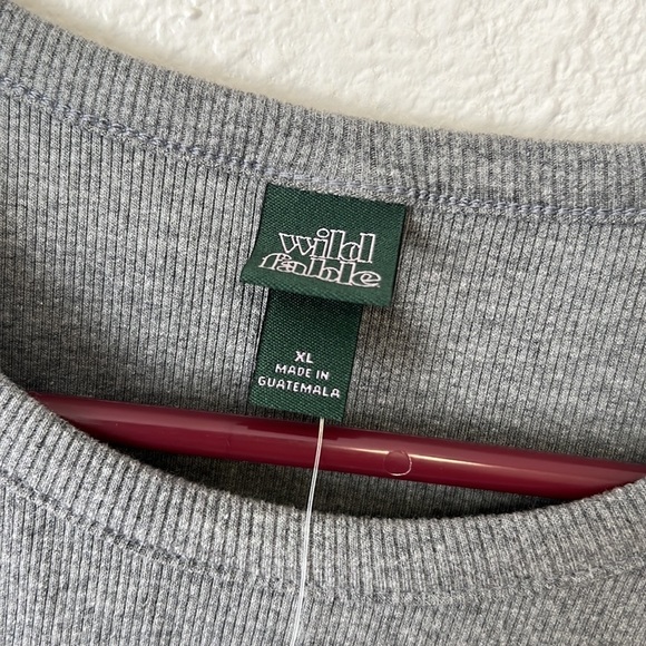 WILD FABLE • Heather Gray Fitted Top - Picture 5 of 5